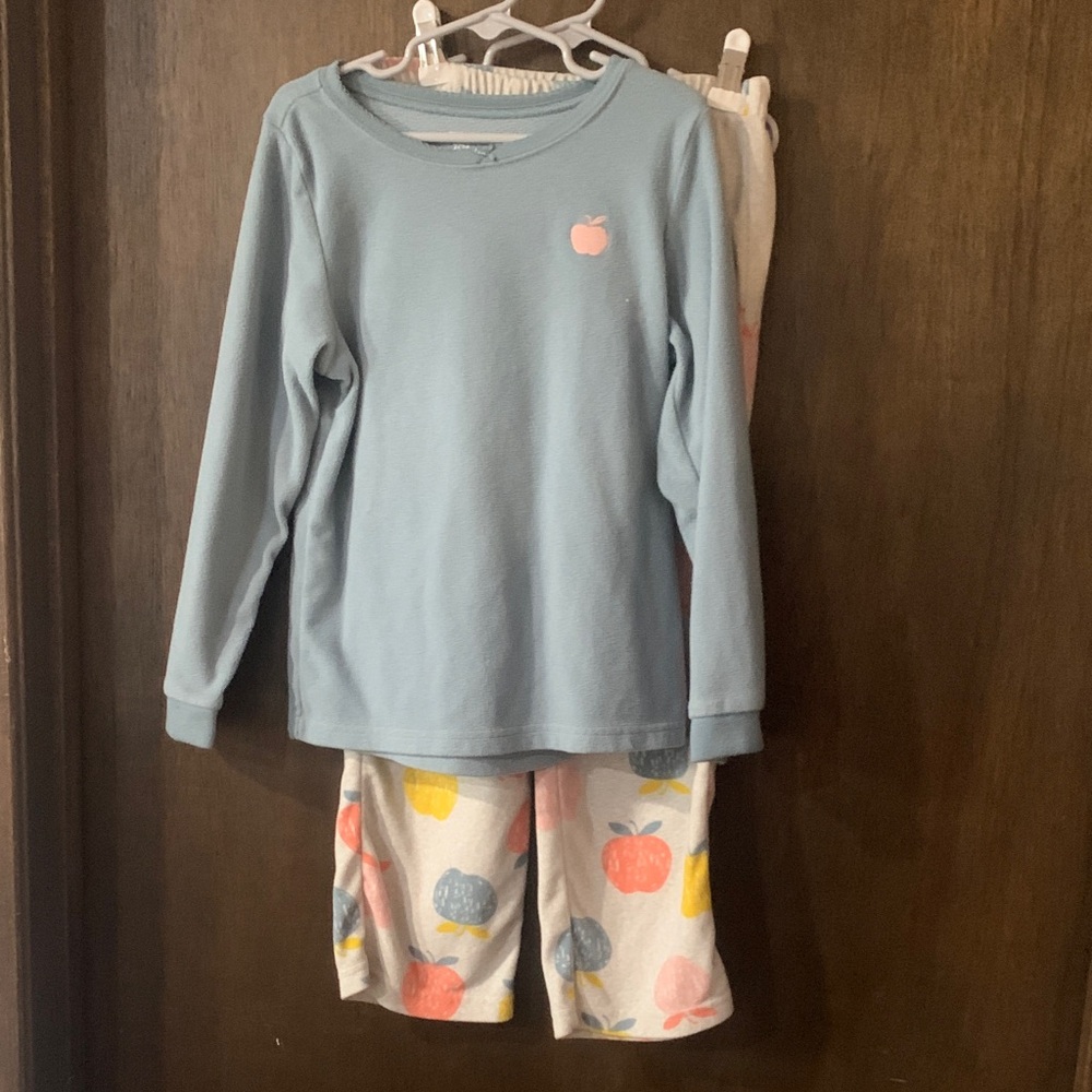 *4/$20* Carter's Fleece Pajama Set Blue top, Apple Print bottoms